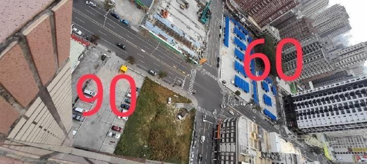 花的家 高鐵左營站前2號出口高鐵路步行3分鐘 最多6位可入住 3間卧房 月租長租 Kaohsiung Eksteriør bilde